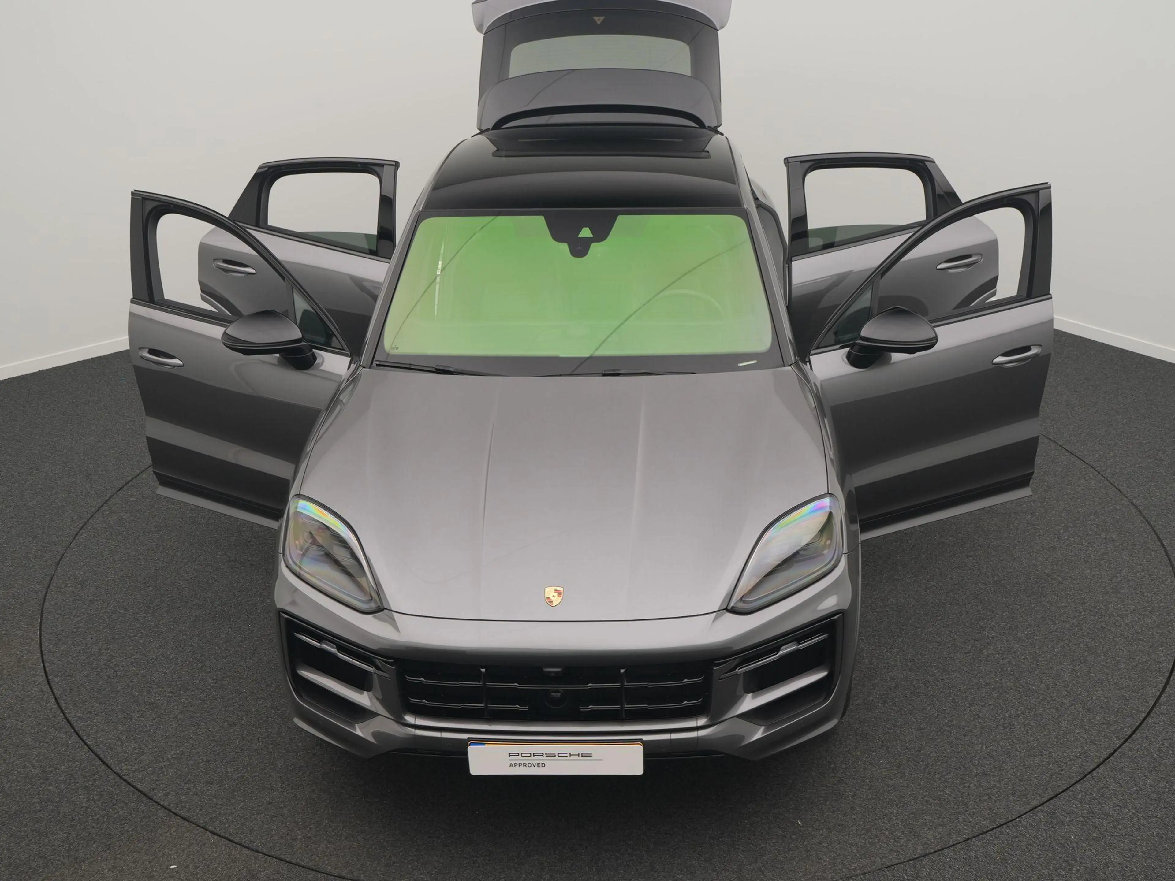 Porsche Cayenne Coupé E-Hybrid Black Edition — photo 11