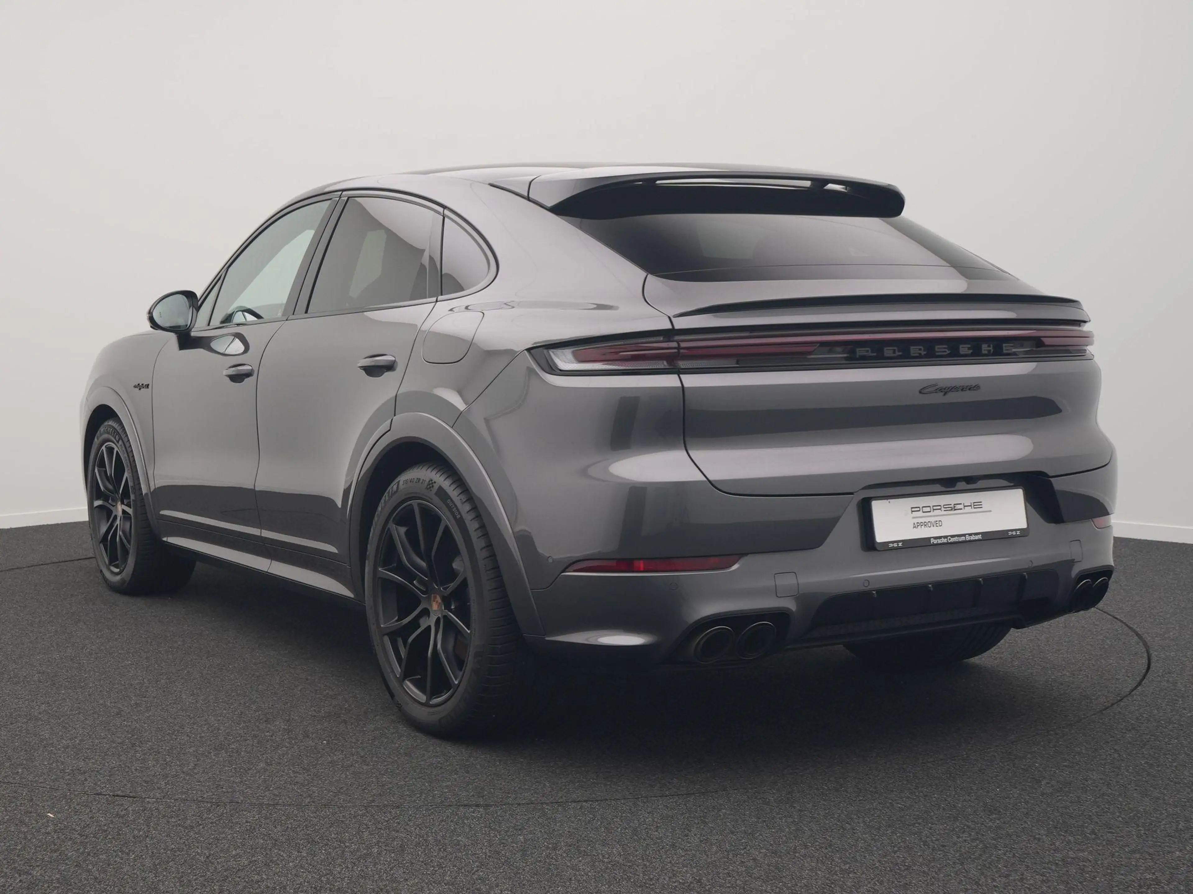 Porsche Cayenne Coupé E-Hybrid Black Edition — photo 3