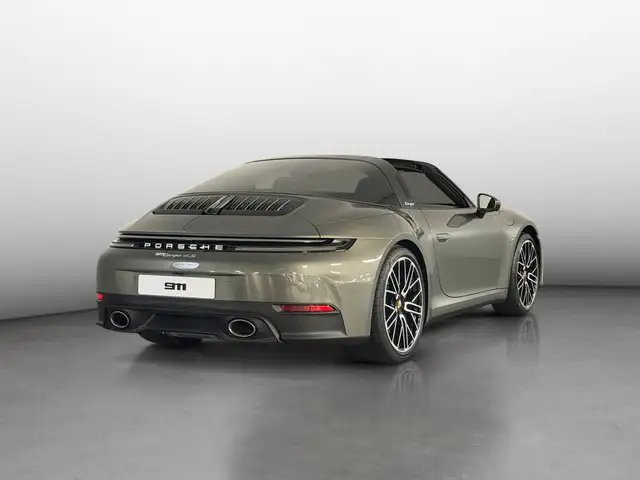 Porsche 911 view 6