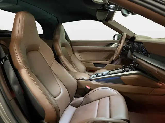 Porsche 911 view 13