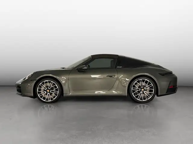 Porsche 911 view 3