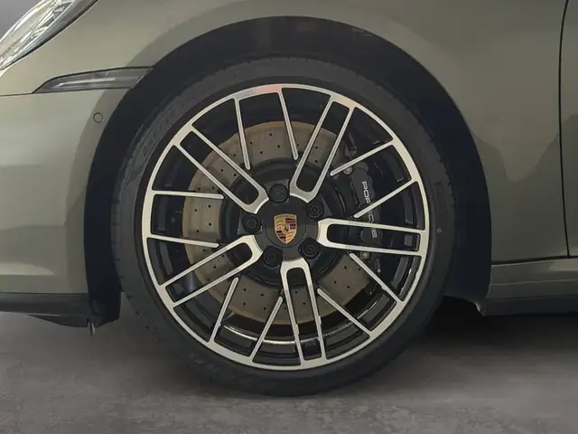Porsche 911 view 10