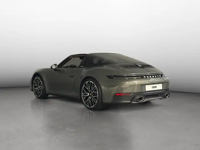Porsche 911 view 4