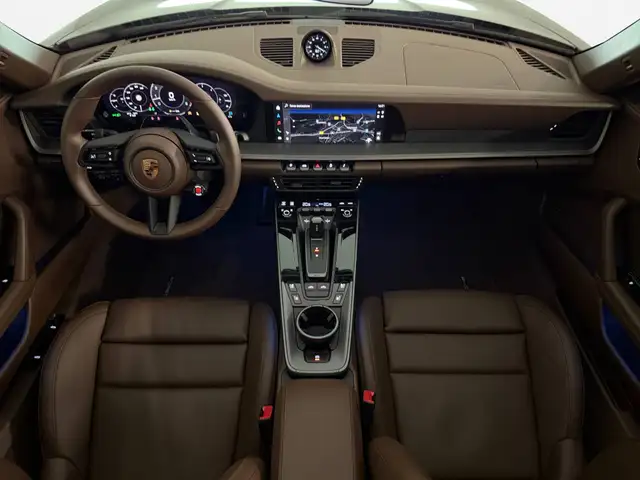 Porsche 911 view 11