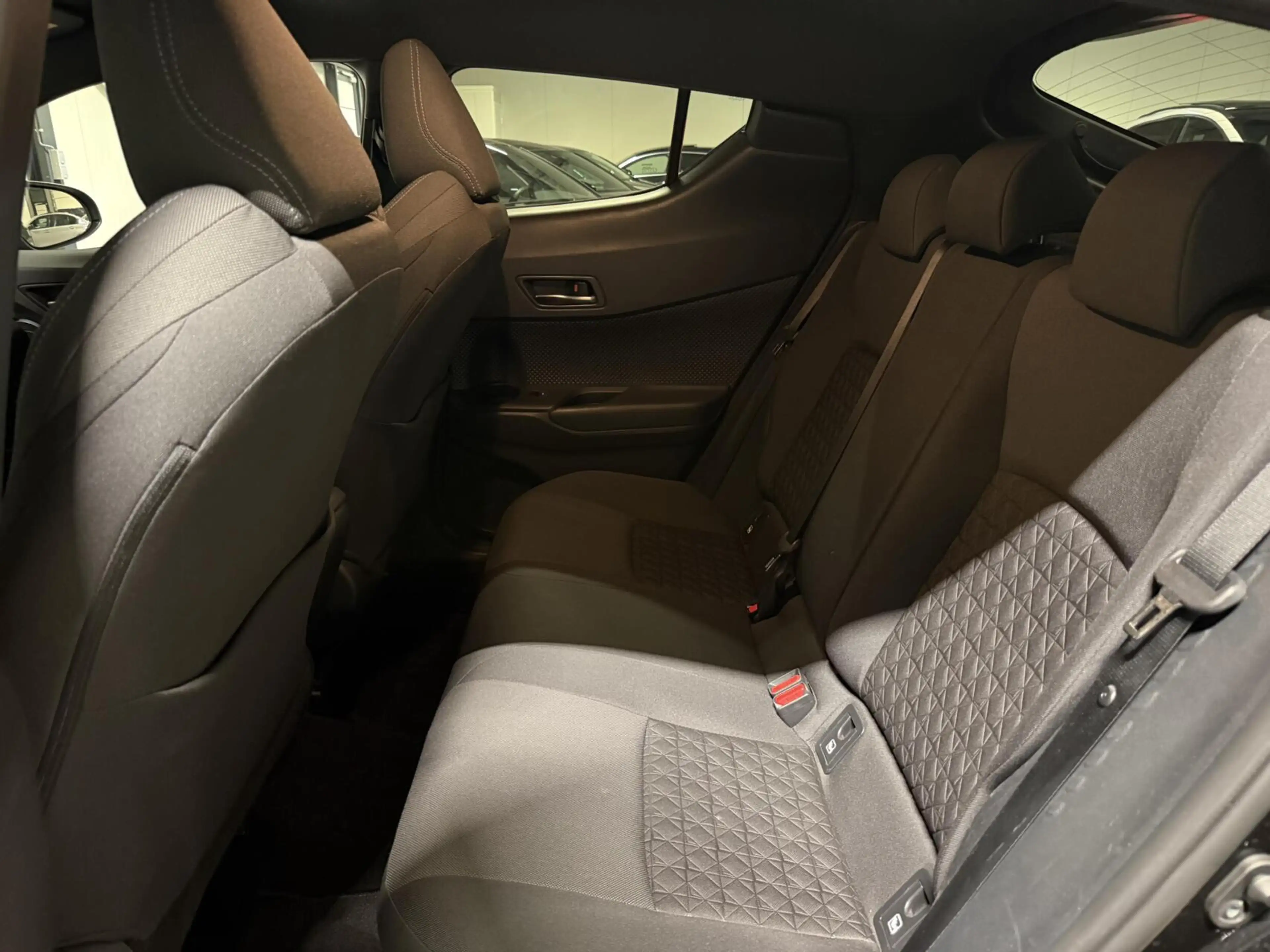 Toyota C-HR 2.0 Hybrid 184PK Style Navi Dodehoek Camera JBL — photo 34