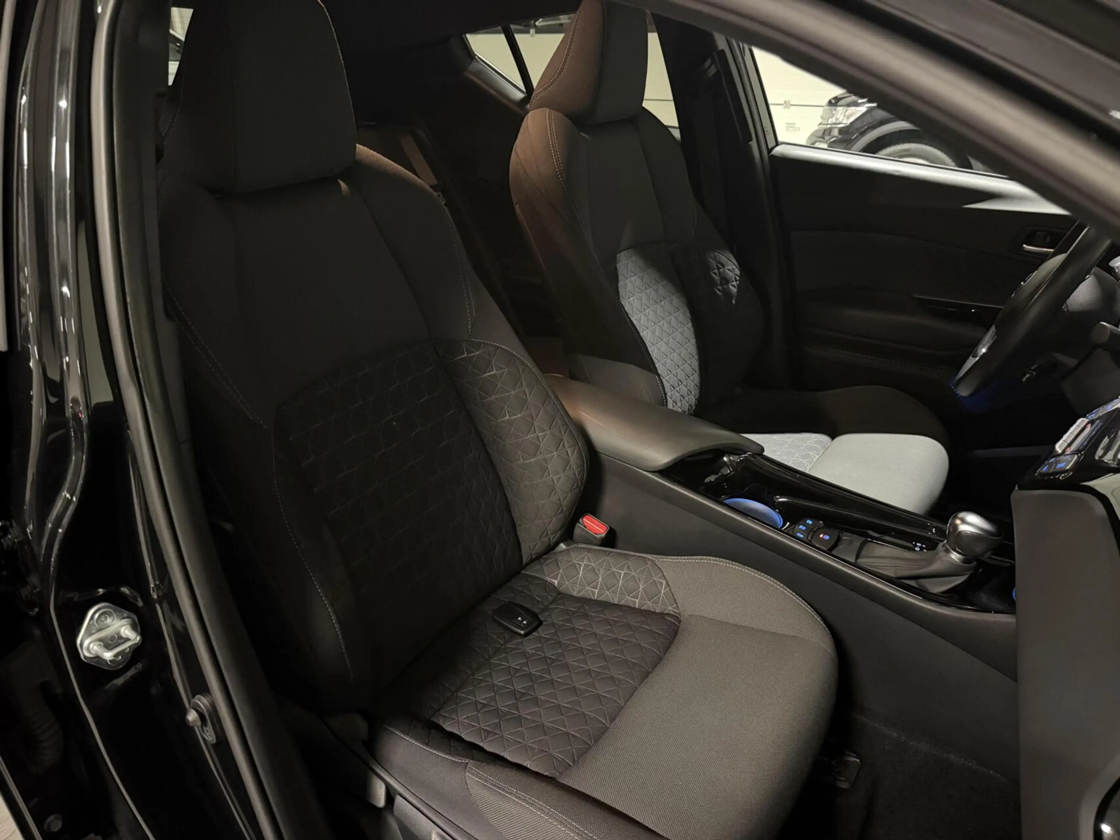 Toyota C-HR 2.0 Hybrid 184PK Style Navi Dodehoek Camera JBL — photo 31