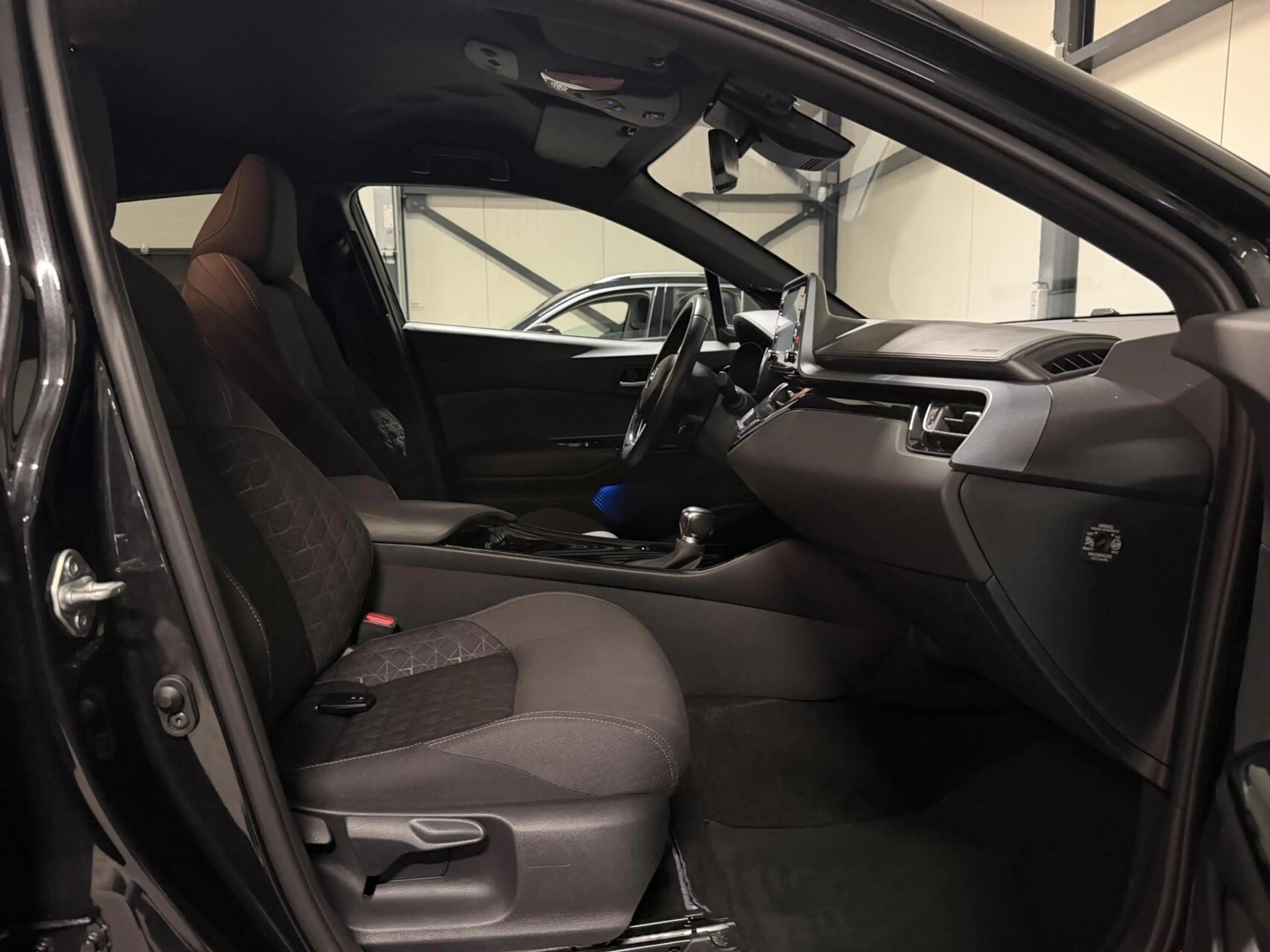 Toyota C-HR 2.0 Hybrid 184PK Style Navi Dodehoek Camera JBL — photo 32