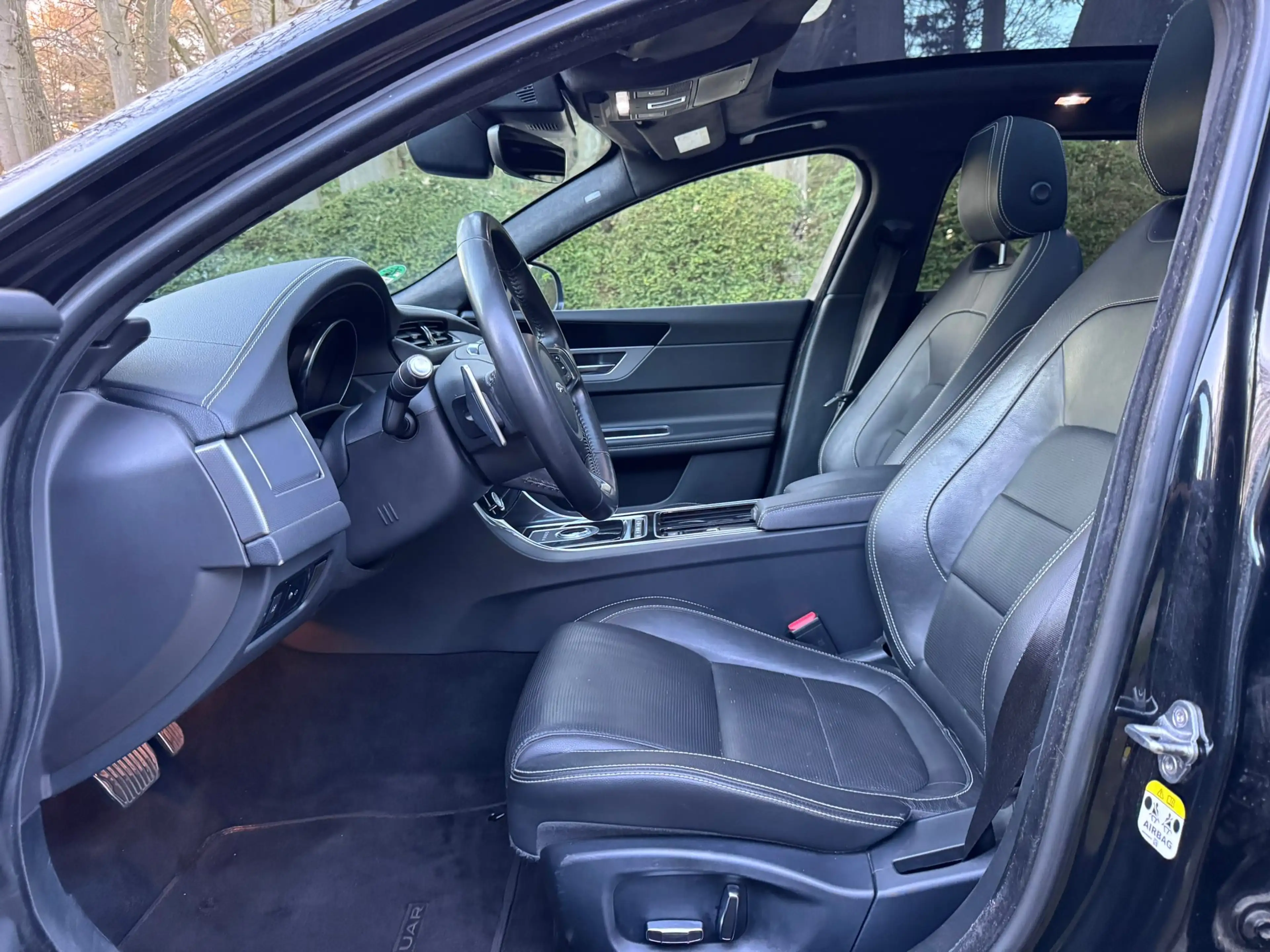 Jaguar XF 25t R-sport Sportbrake 2.0 — photo 14