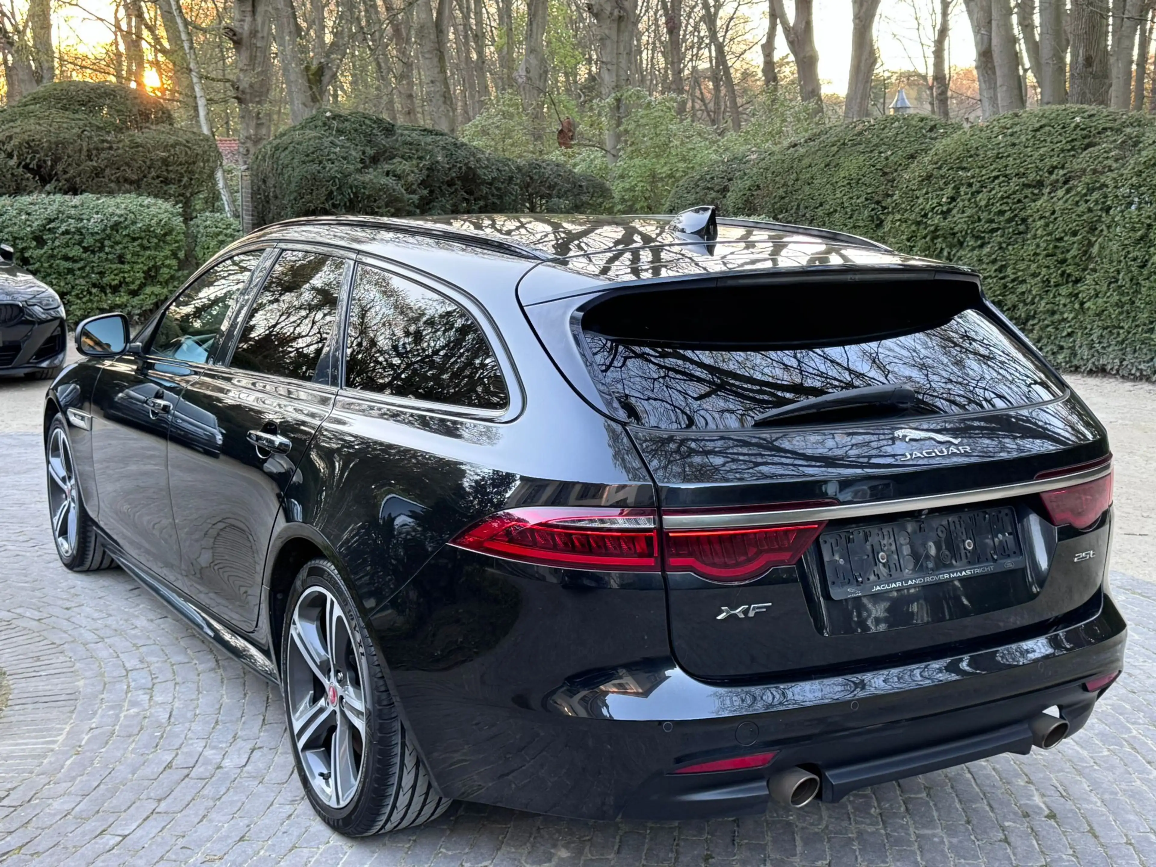 Jaguar XF 25t R-sport Sportbrake 2.0 — photo 4