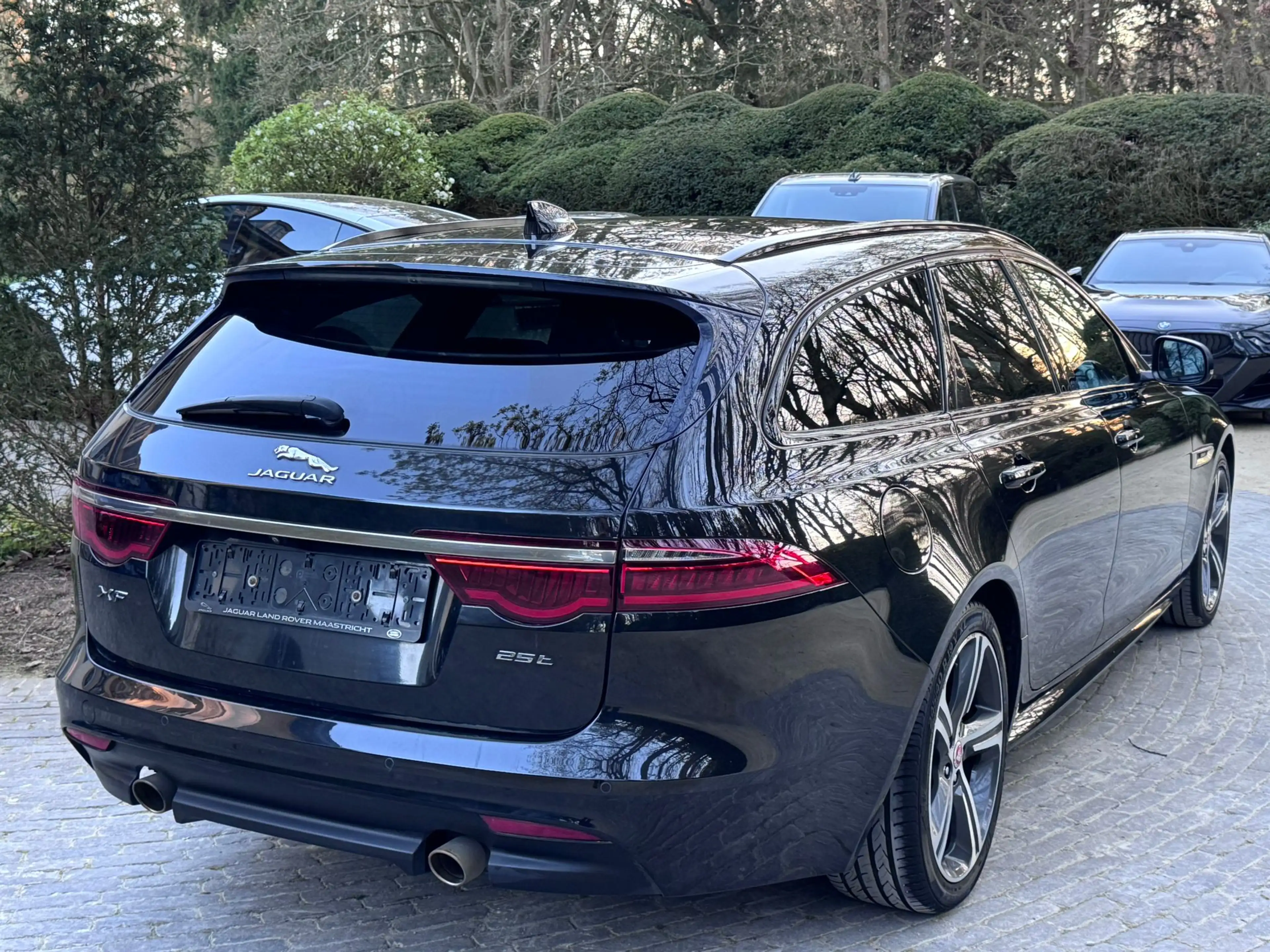 Jaguar XF 25t R-sport Sportbrake 2.0 — photo 7