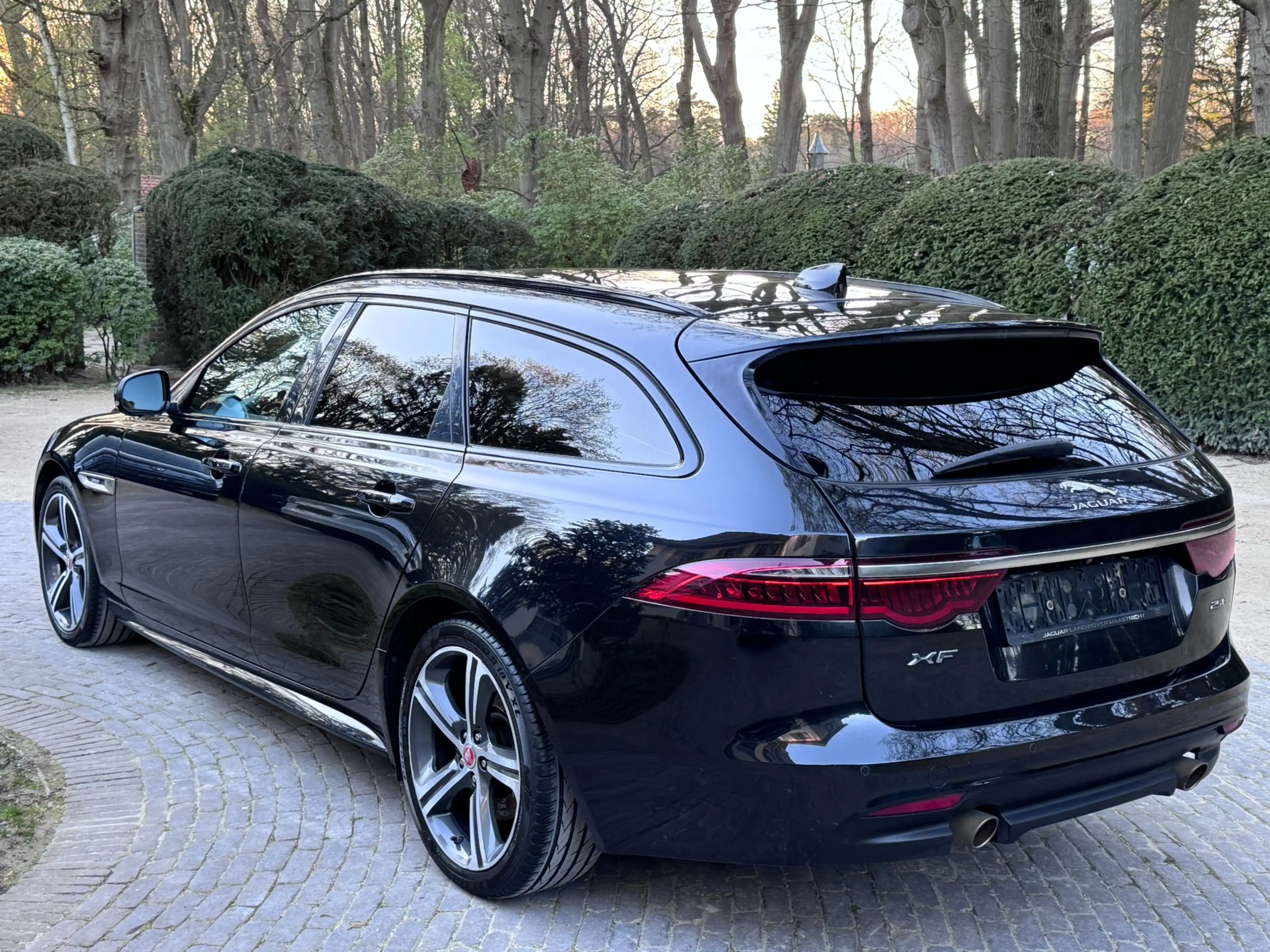 Jaguar XF 25t R-sport Sportbrake 2.0 — photo 3
