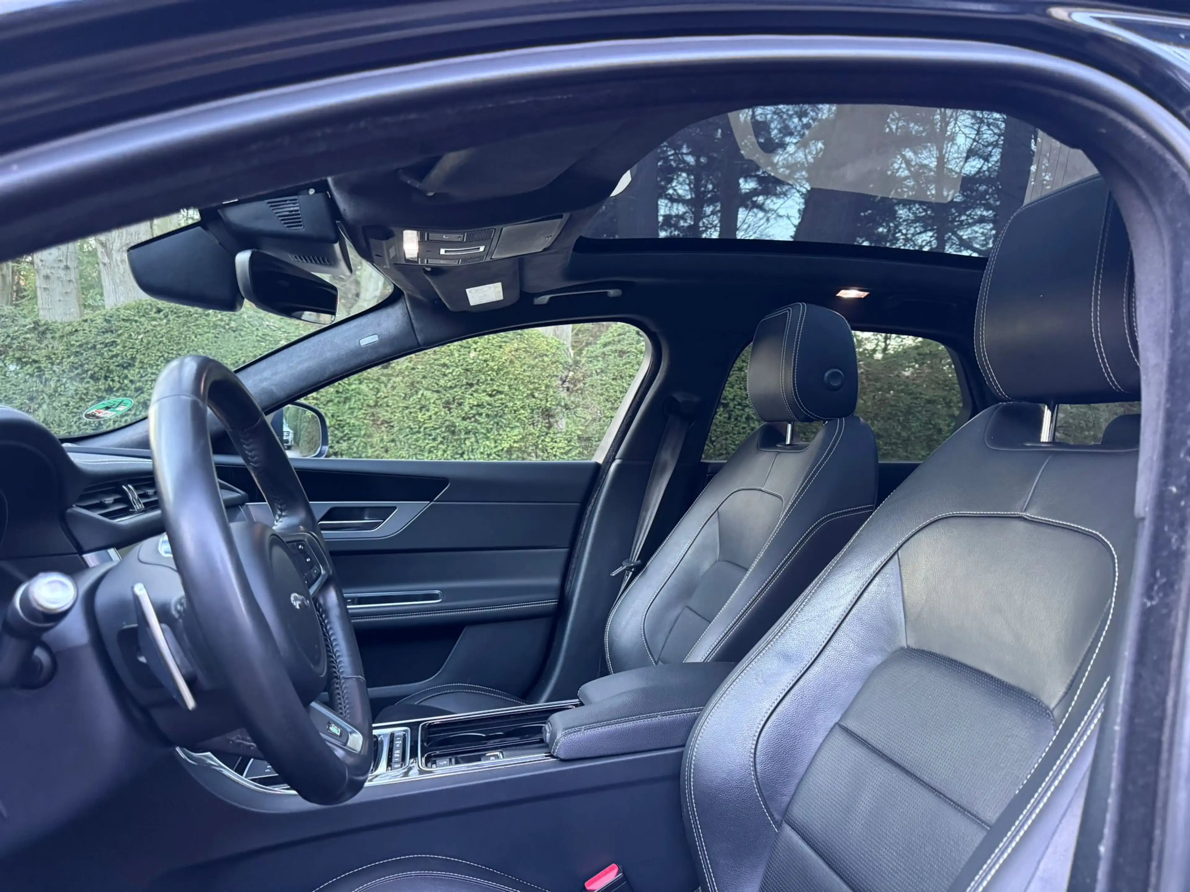 Jaguar XF 25t R-sport Sportbrake 2.0 — photo 15