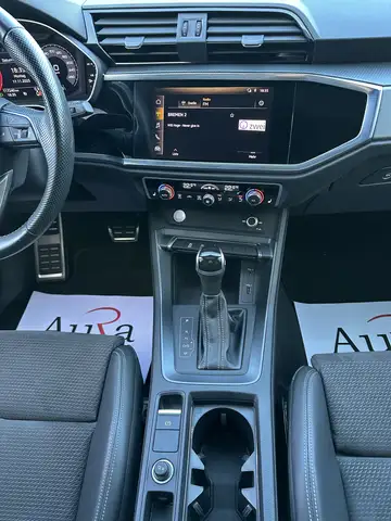 Audi Q3 view 14