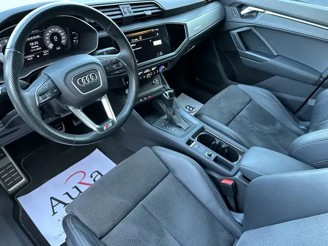 Audi Q3 view 9