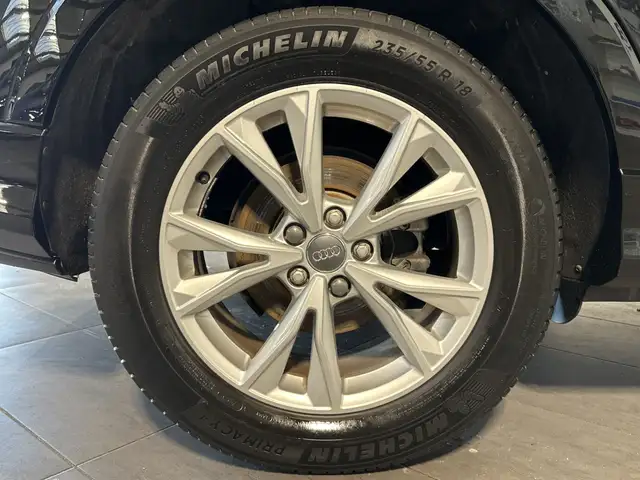 Audi Q3 view 3