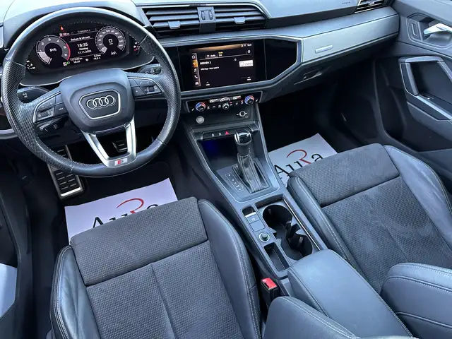 Audi Q3 view 13