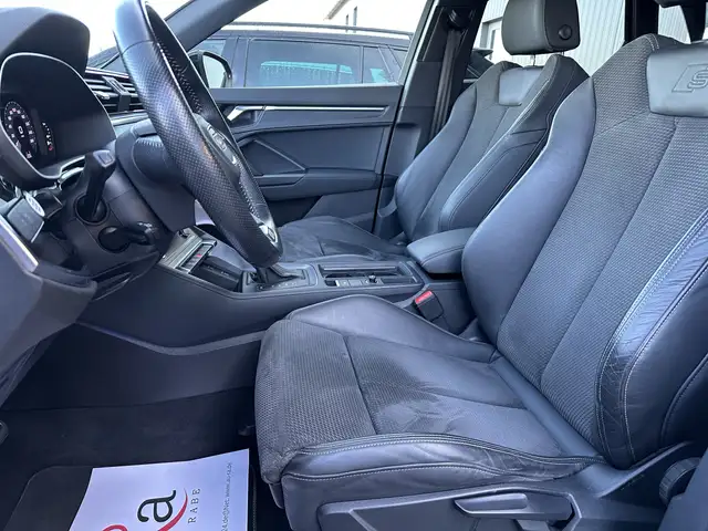 Audi Q3 view 10