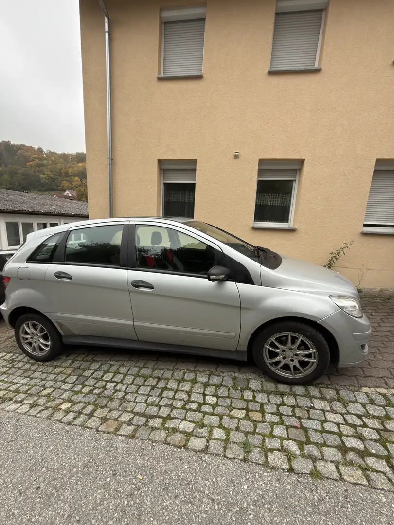 Mercedes-Benz B 170 designo-Paket, TÜV, 8-Fachbereifung, Lederpaket - 2