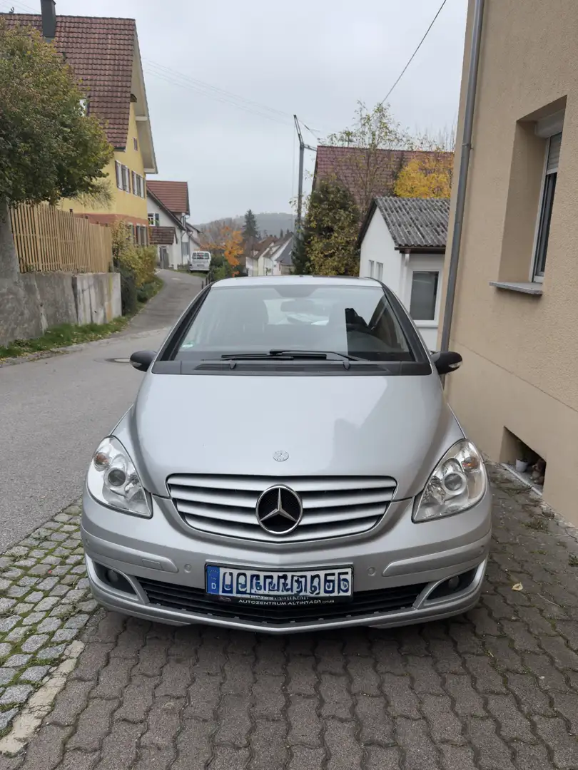 Mercedes-Benz B 170 designo-Paket, TÜV, 8-Fachbereifung, Lederpaket - 1