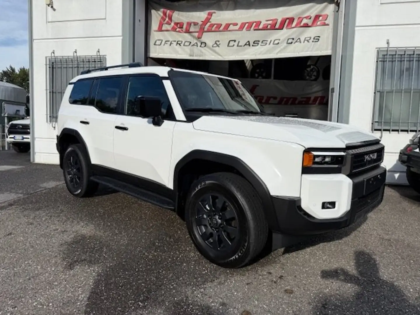 Toyota Land Cruiser MILD HYBRID MOD. 2026 ADVENTURE Bianco - 1