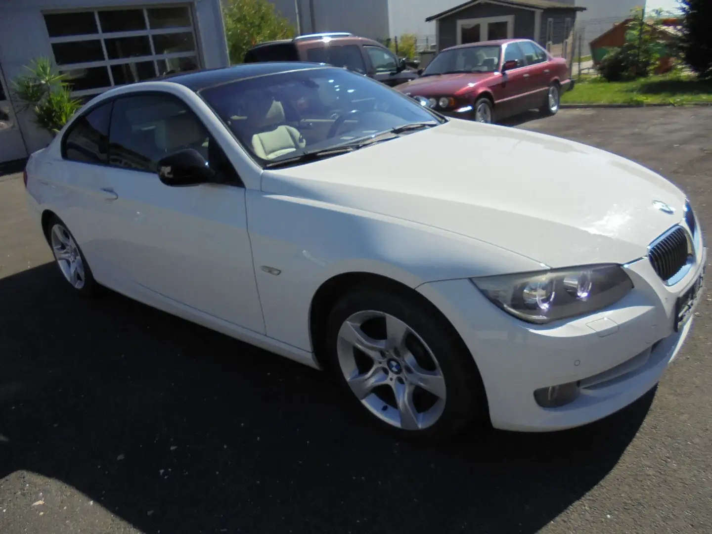 BMW 325 i Coupé Service Neu TÜV 5/27 Blanc - 2