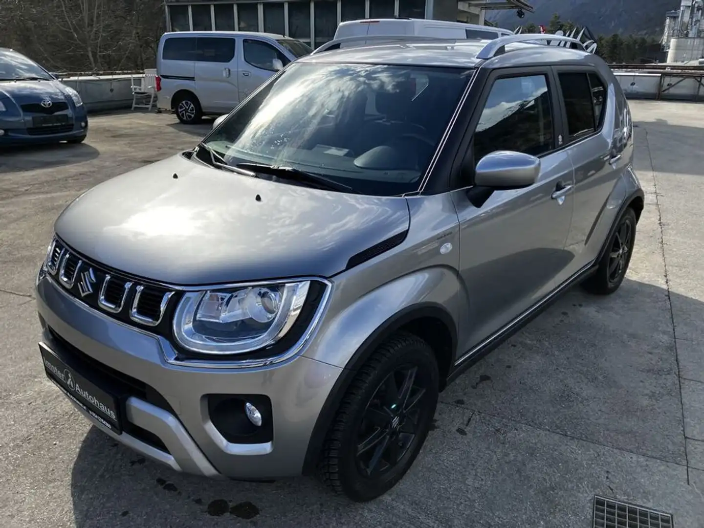Suzuki Ignis 1,2 Dualjet Hybrid Allgrip Shine AHK 8-fach Silber - 1