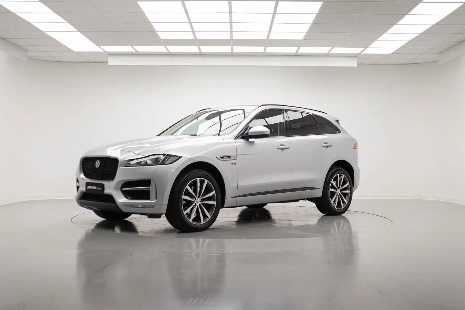 Jaguar F-Pace 3.0 D V6 300 CV AWD aut. R-Sport Argento - 1