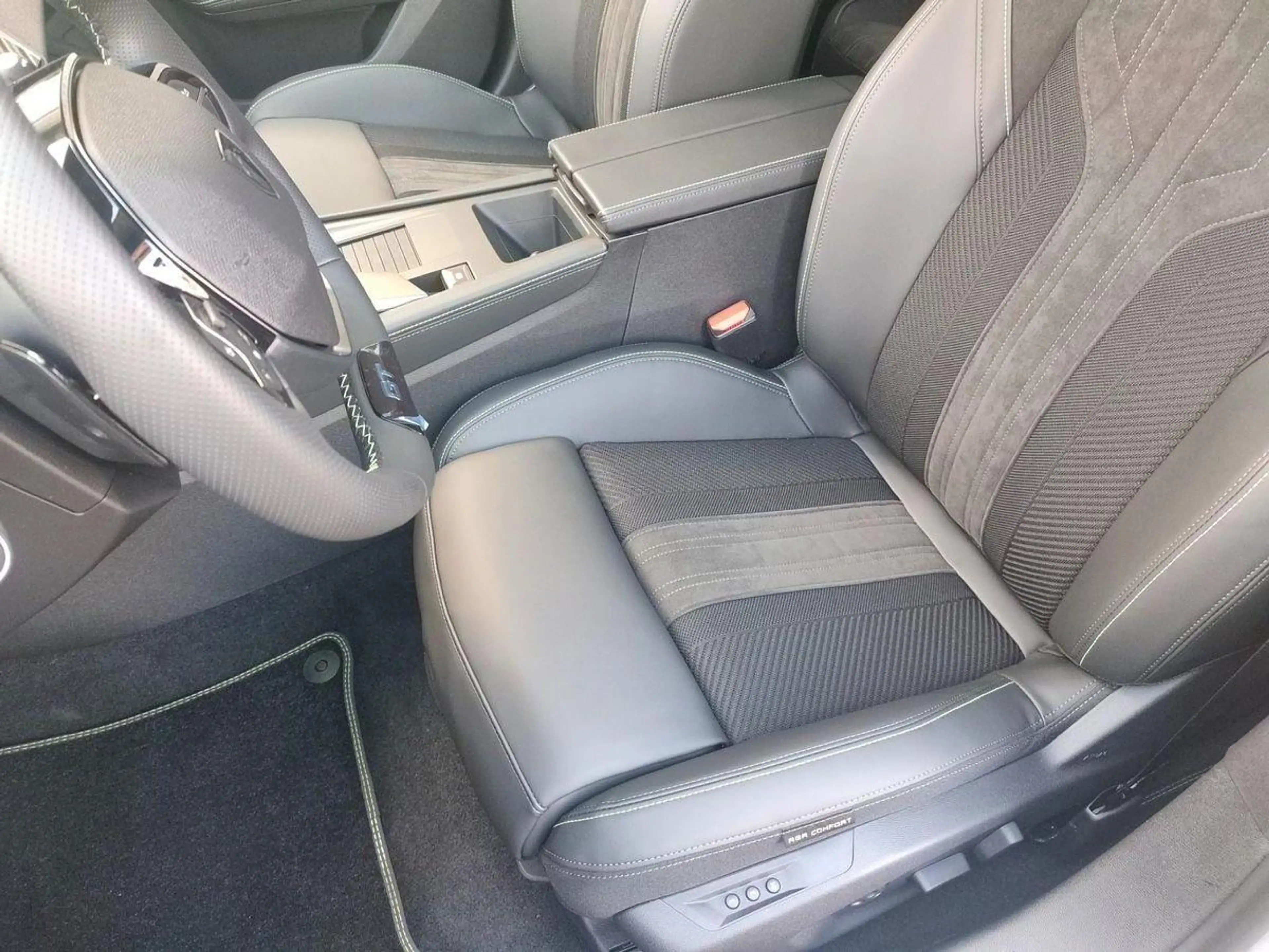 Peugeot 308 SW Hybrid 145 GT Exclusive — photo 6