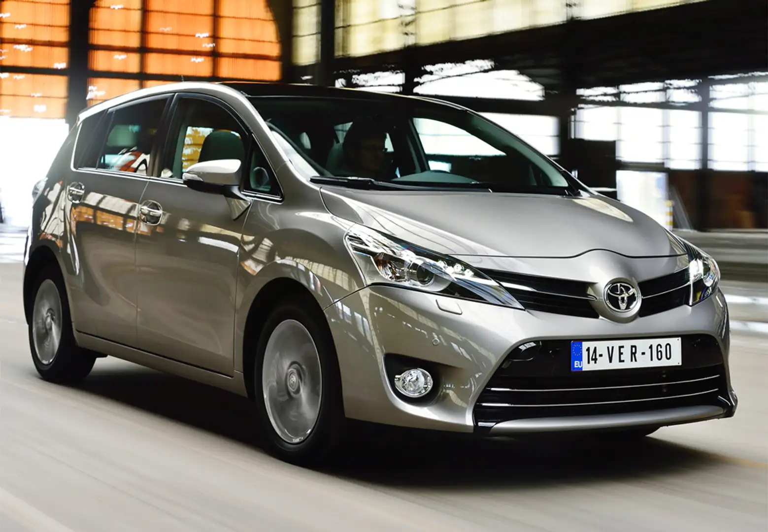 Toyota Verso 115D Advance 5pl. Biały - 1