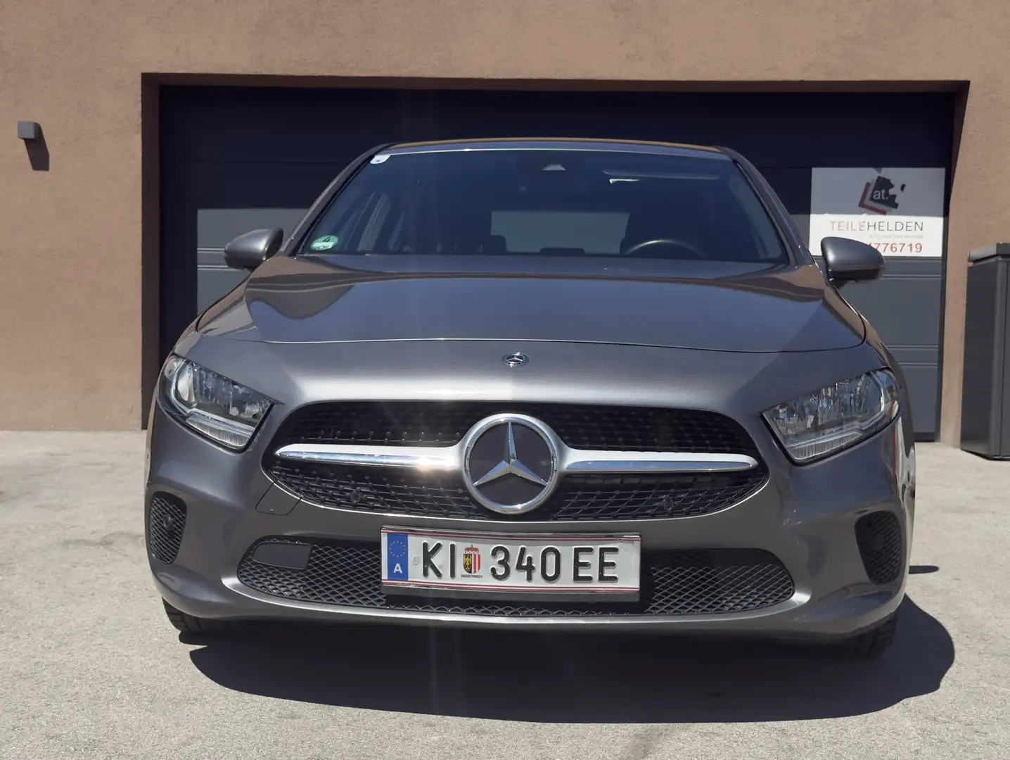 Mercedes-Benz A 200 Limousine Grau - 2