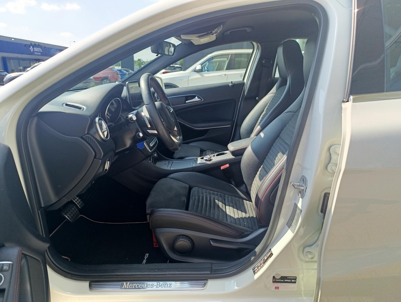 Mercedes-Benz A 180 AMG Night Edition Plus — photo 12