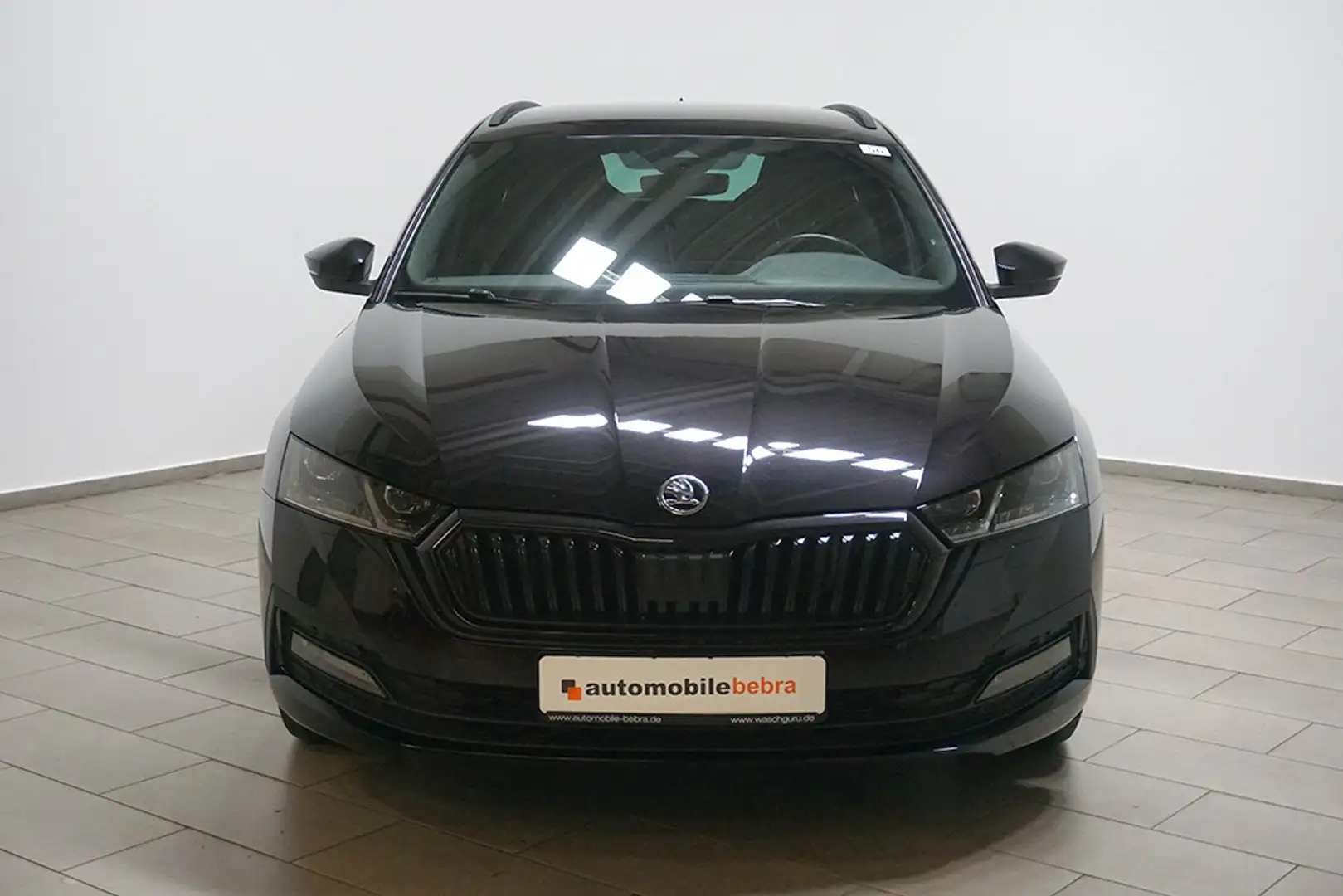 Skoda Octavia 2.0TDI DSG Sportpaket Standhz Navi LED Schwarz - 2