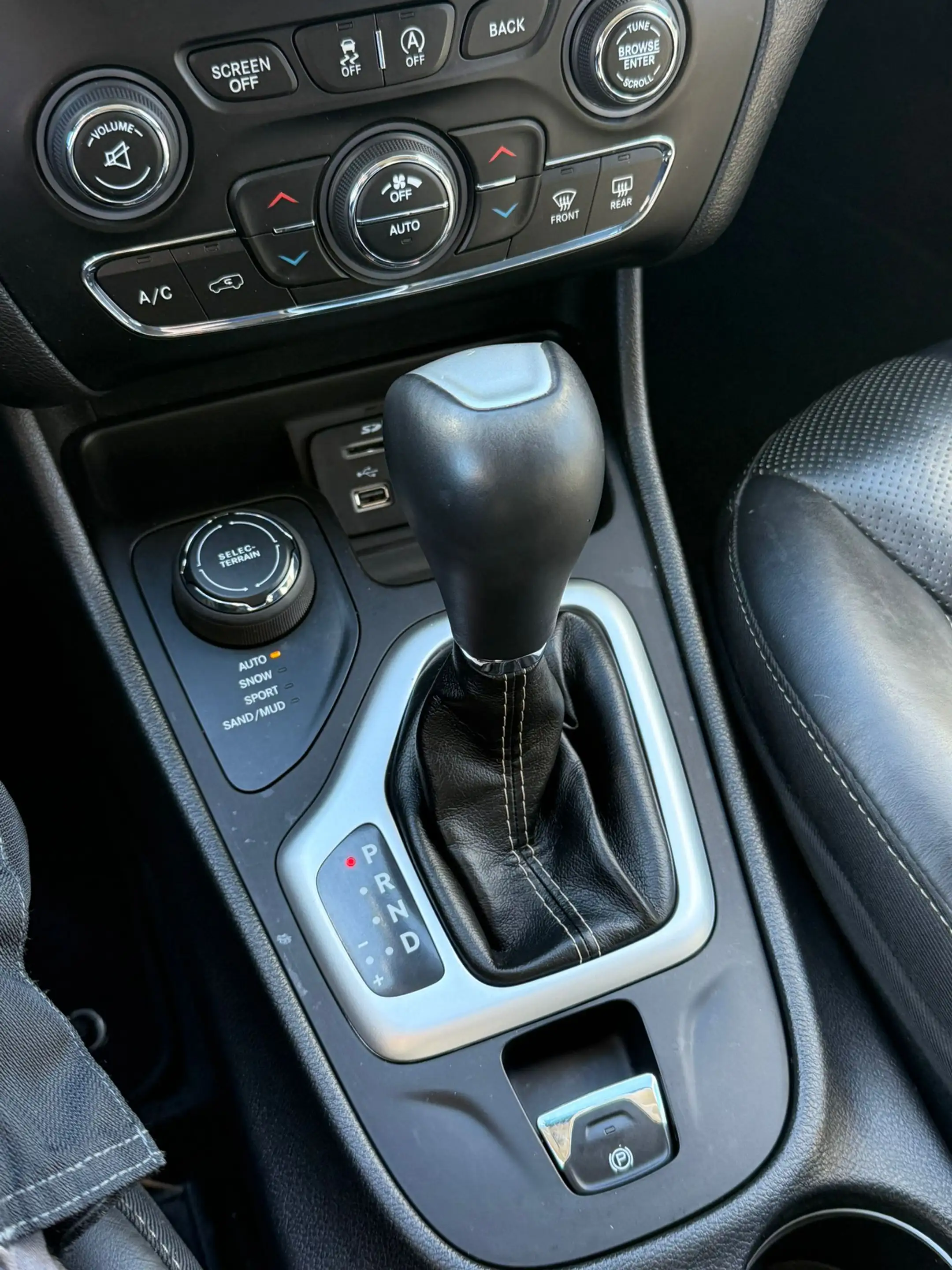 Jeep Cherokee Cherokee 2.2 MJD 4WD Limited Drive II — photo 5