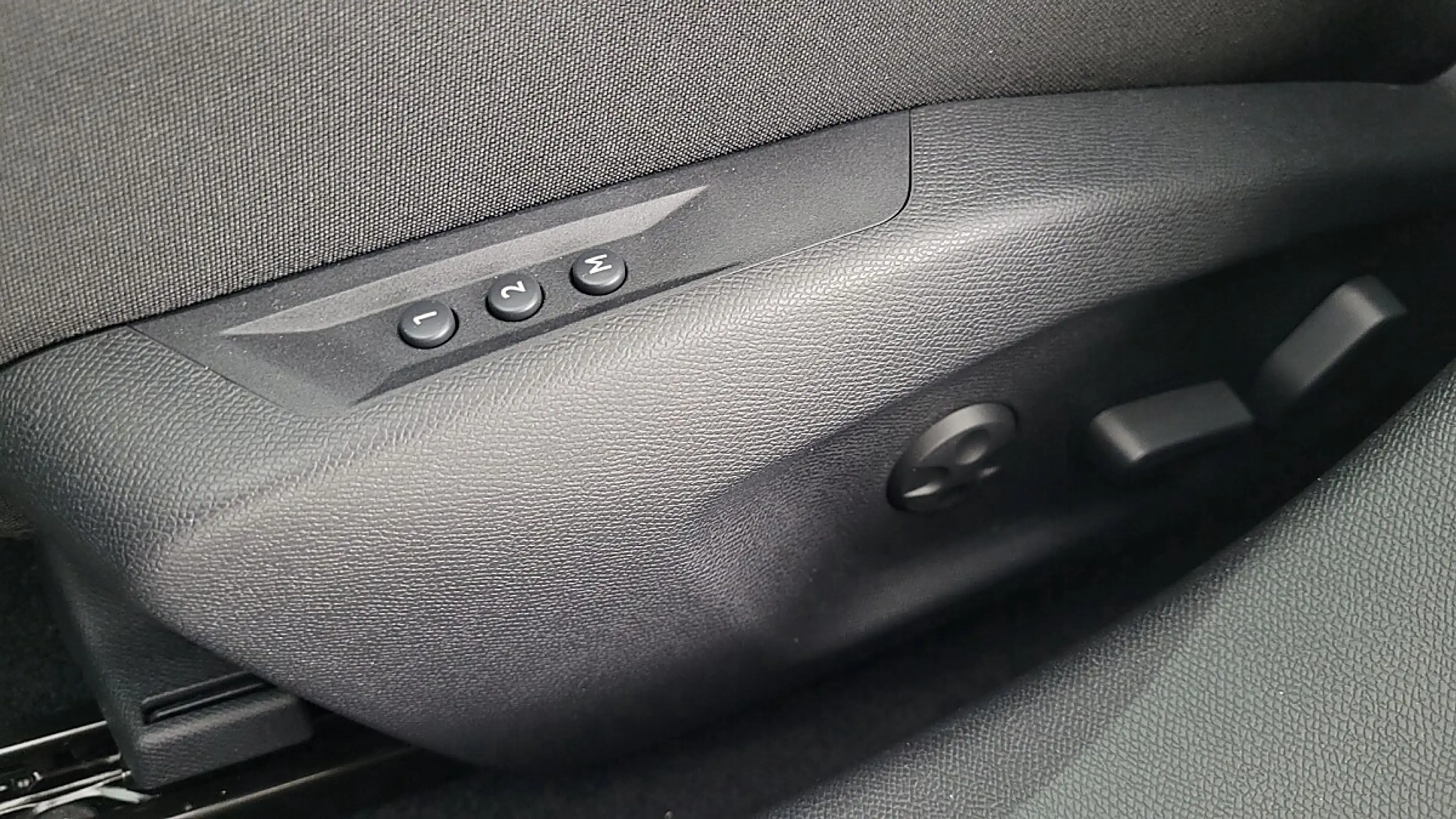 Peugeot 308 SW BlueHDi 130 EAT8 GT Exclusive +Panoramadach+... — photo 9