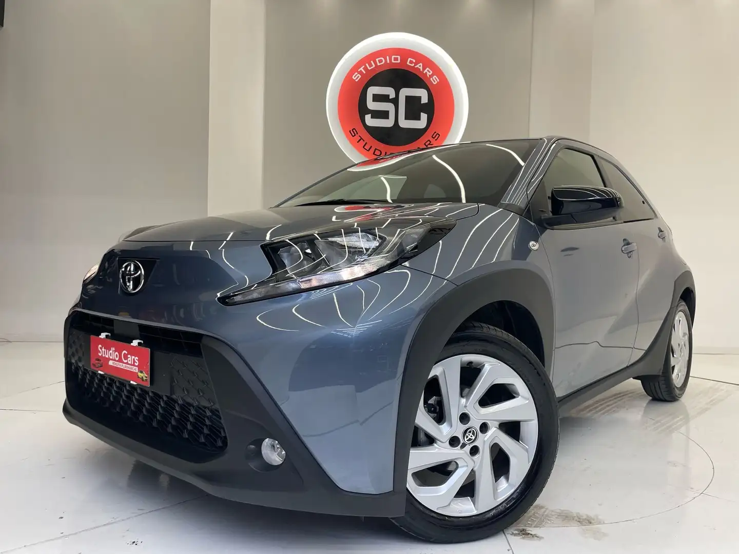 Toyota Aygo X Cross 1.0 VVT-I ACTIVE - 2
