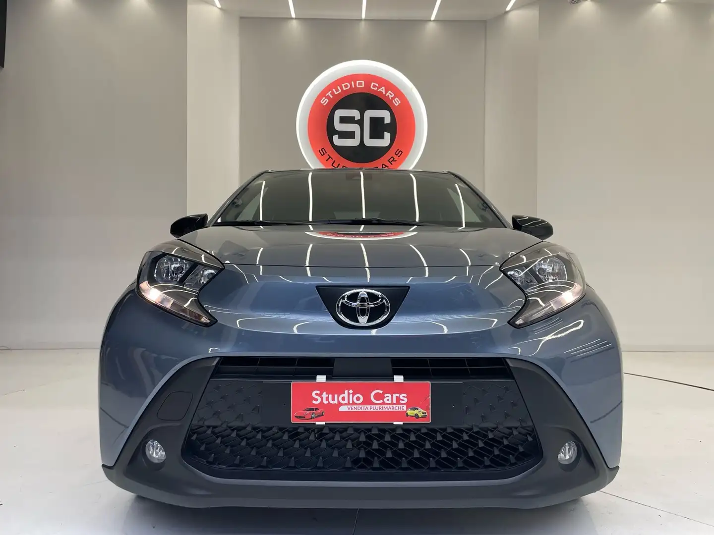 Toyota Aygo X Cross 1.0 VVT-I ACTIVE - 1