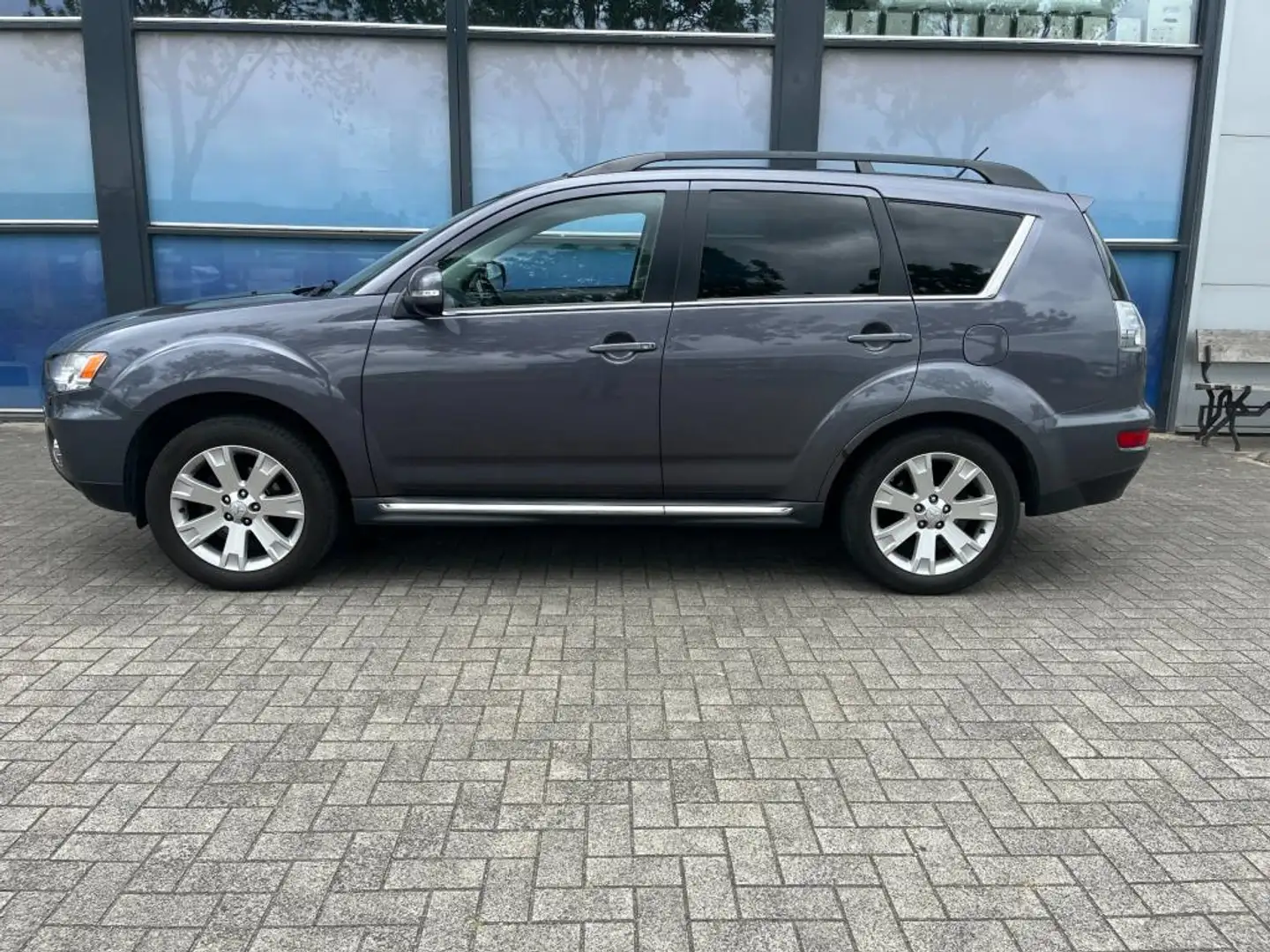 Mitsubishi Outlander 2.0 Edition Two Gris - 2