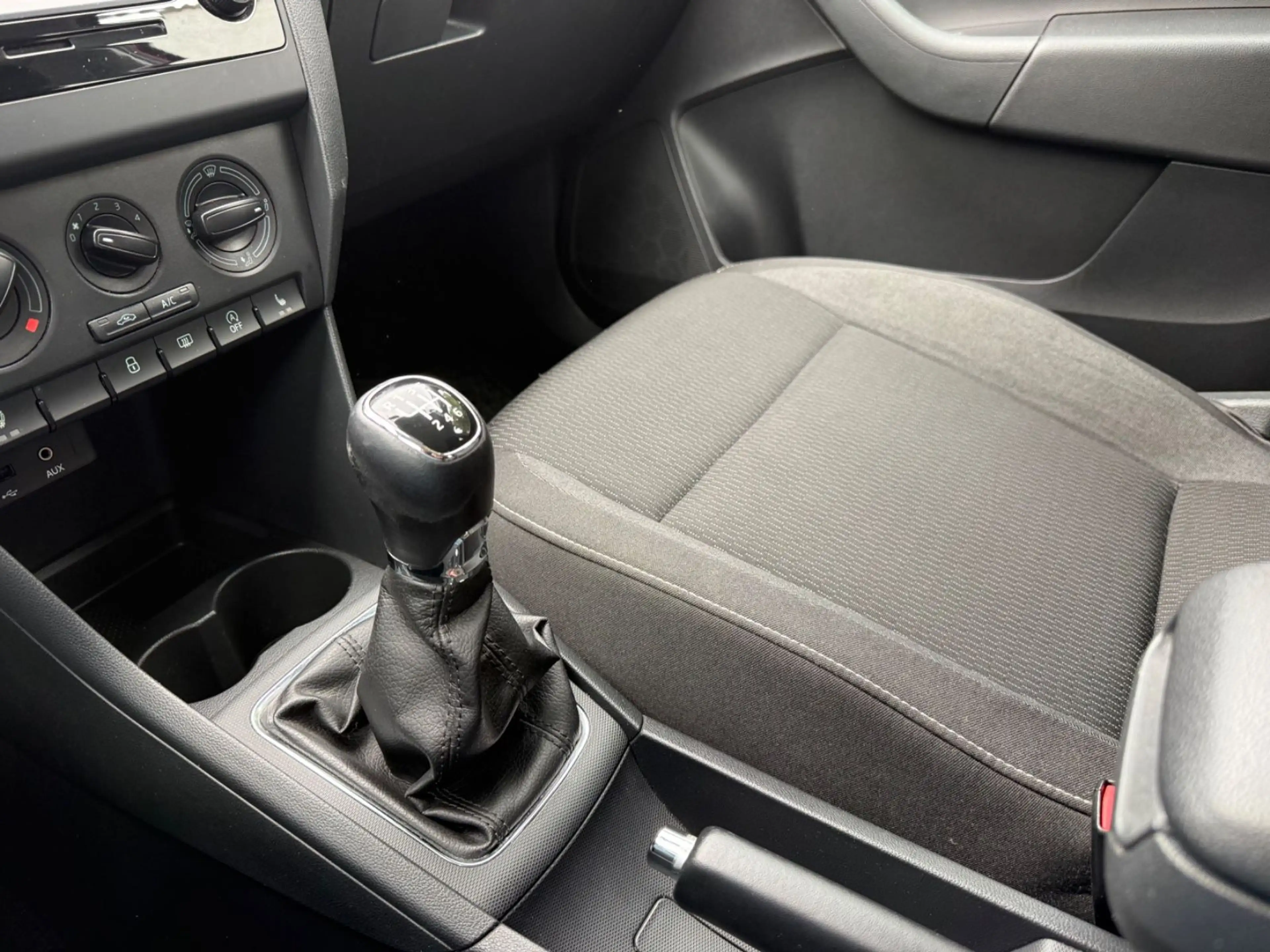 Skoda Rapid/Spaceback Spaceback 1.2 TSI Ambition PDC/SHZ/TÜV NEU — photo 11