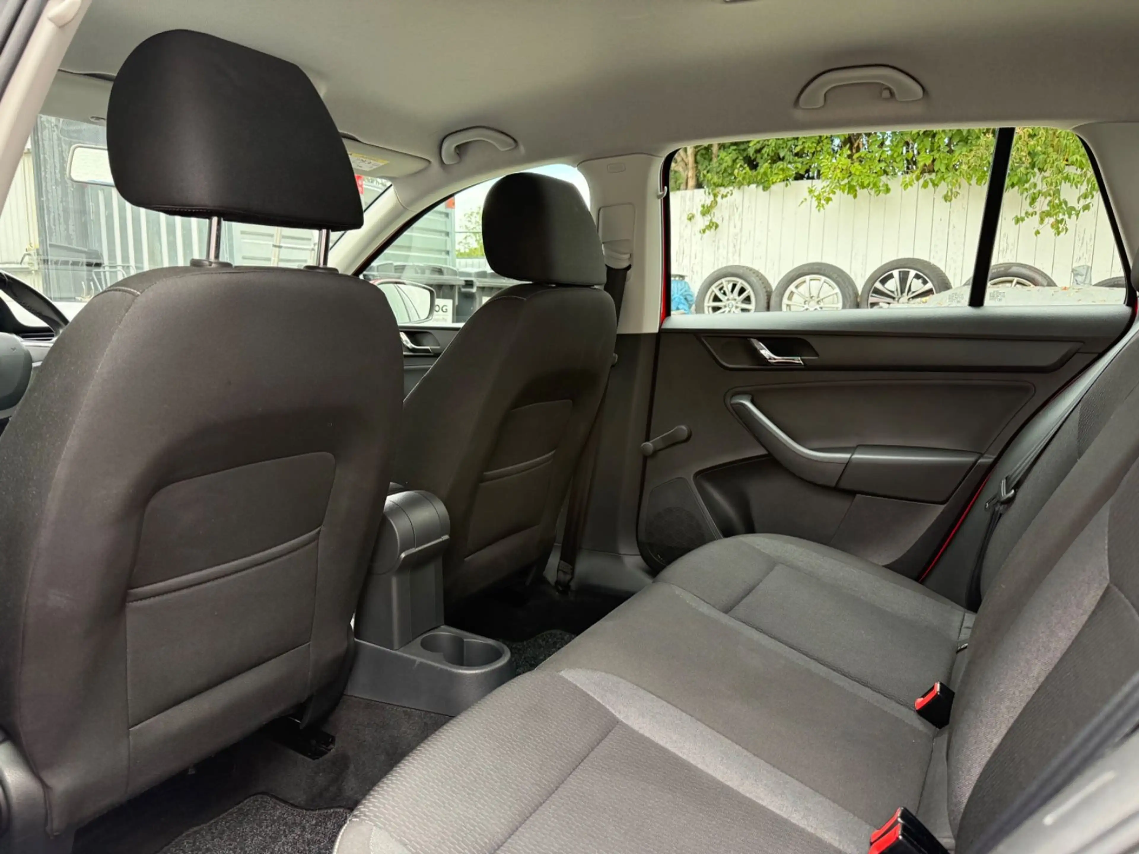Skoda Rapid/Spaceback Spaceback 1.2 TSI Ambition PDC/SHZ/TÜV NEU — photo 15