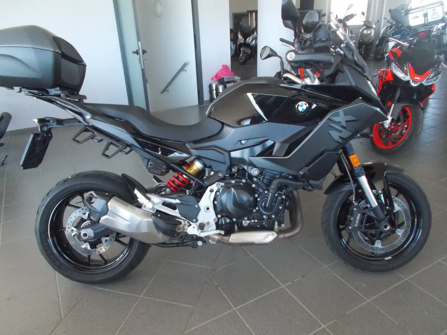 BMW F 900 XR TRIPLE BLACK Zwart - 2