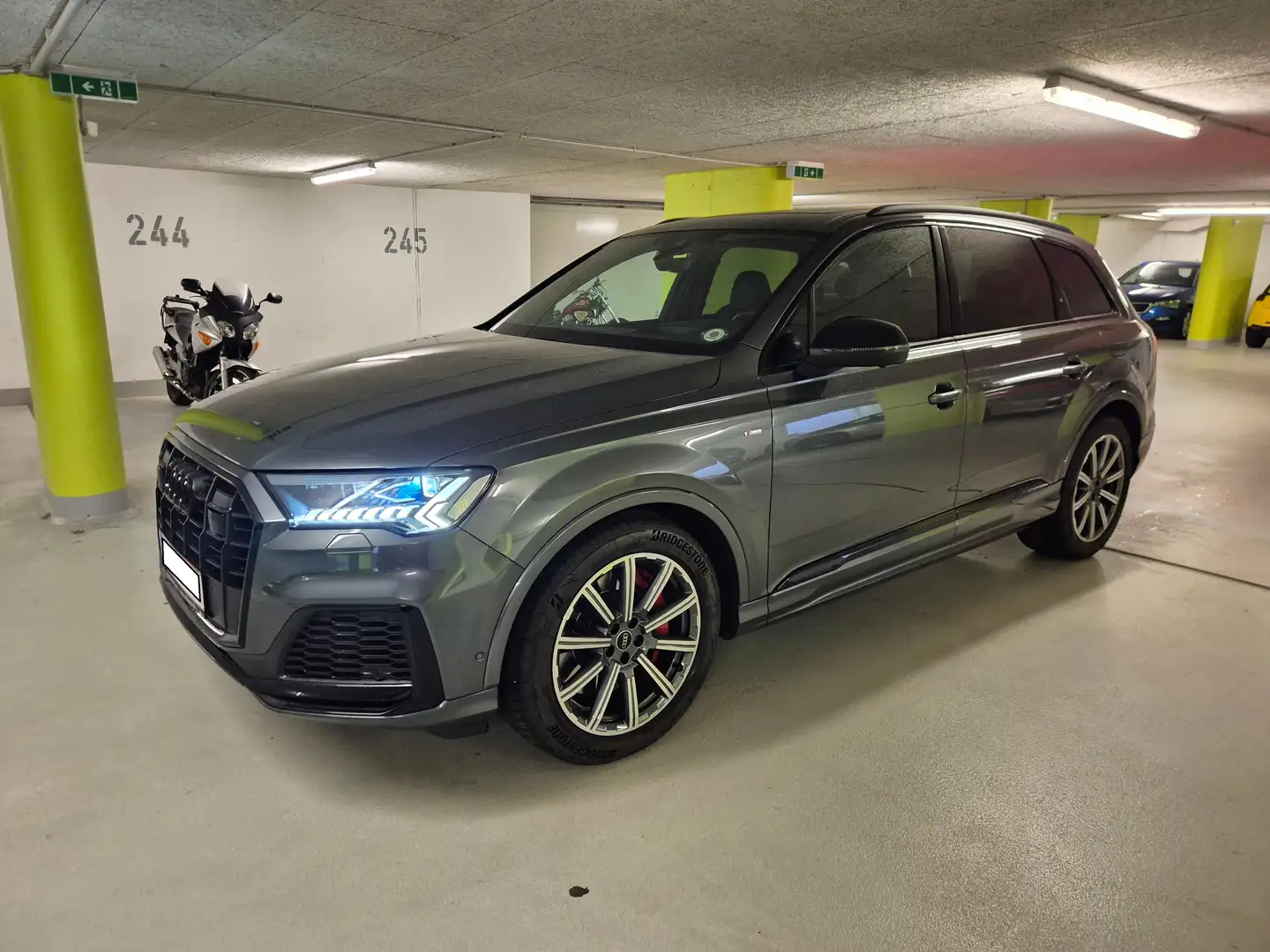 Audi Q7 Q7 60 TFSI e PHEV quattro S-line Grau - 1