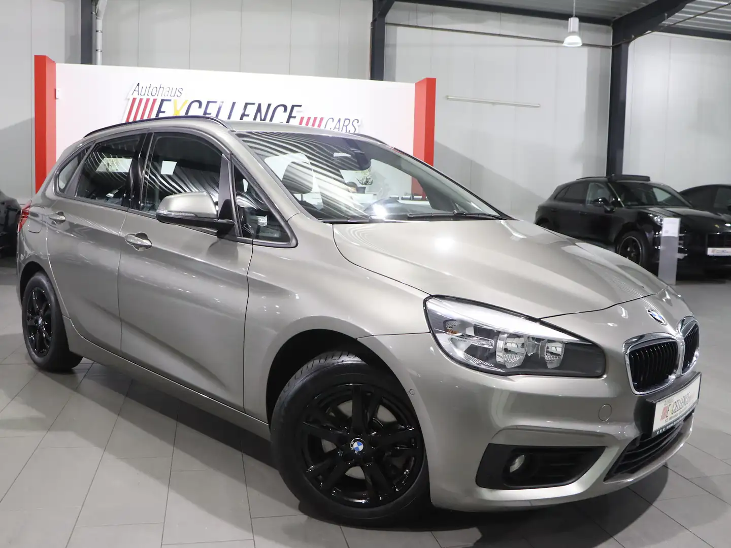 BMW 218 i Advantage 1.HAND, NAVI+, AHK Bronze - 2