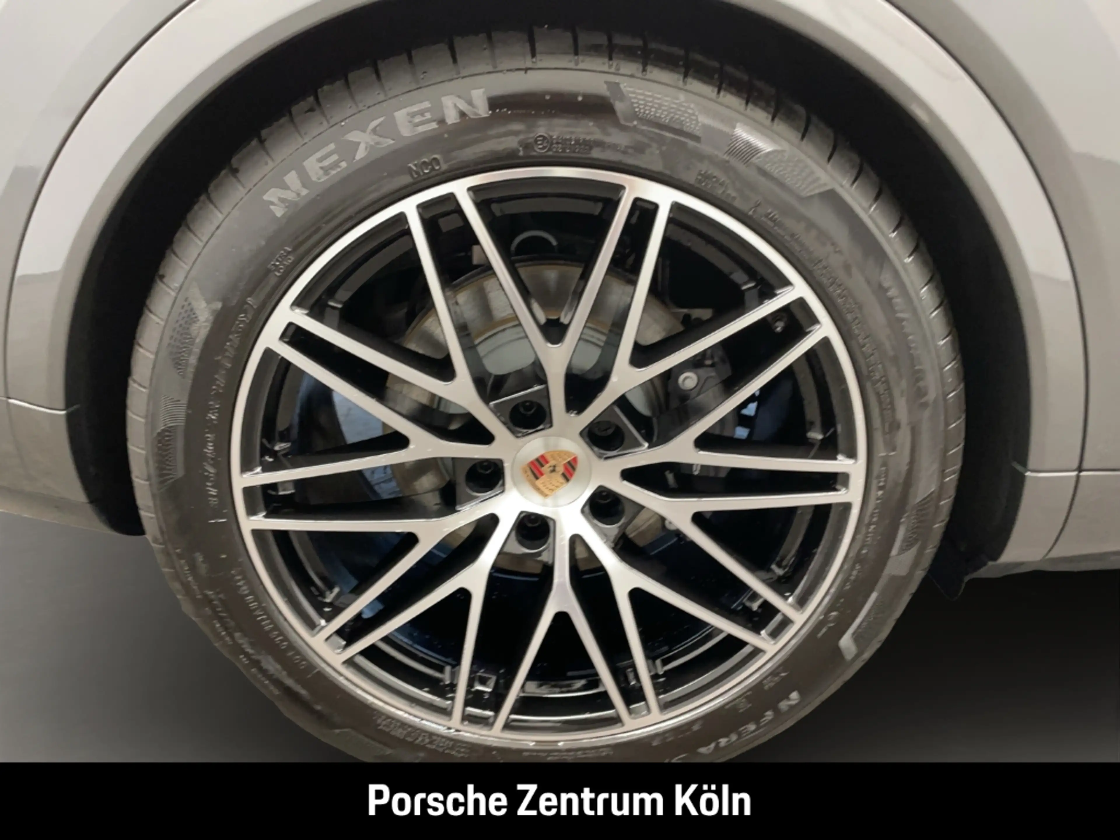 Porsche Cayenne E-Hybrid Coupe InnoDrive HA-Lenkung BOSE — photo 10