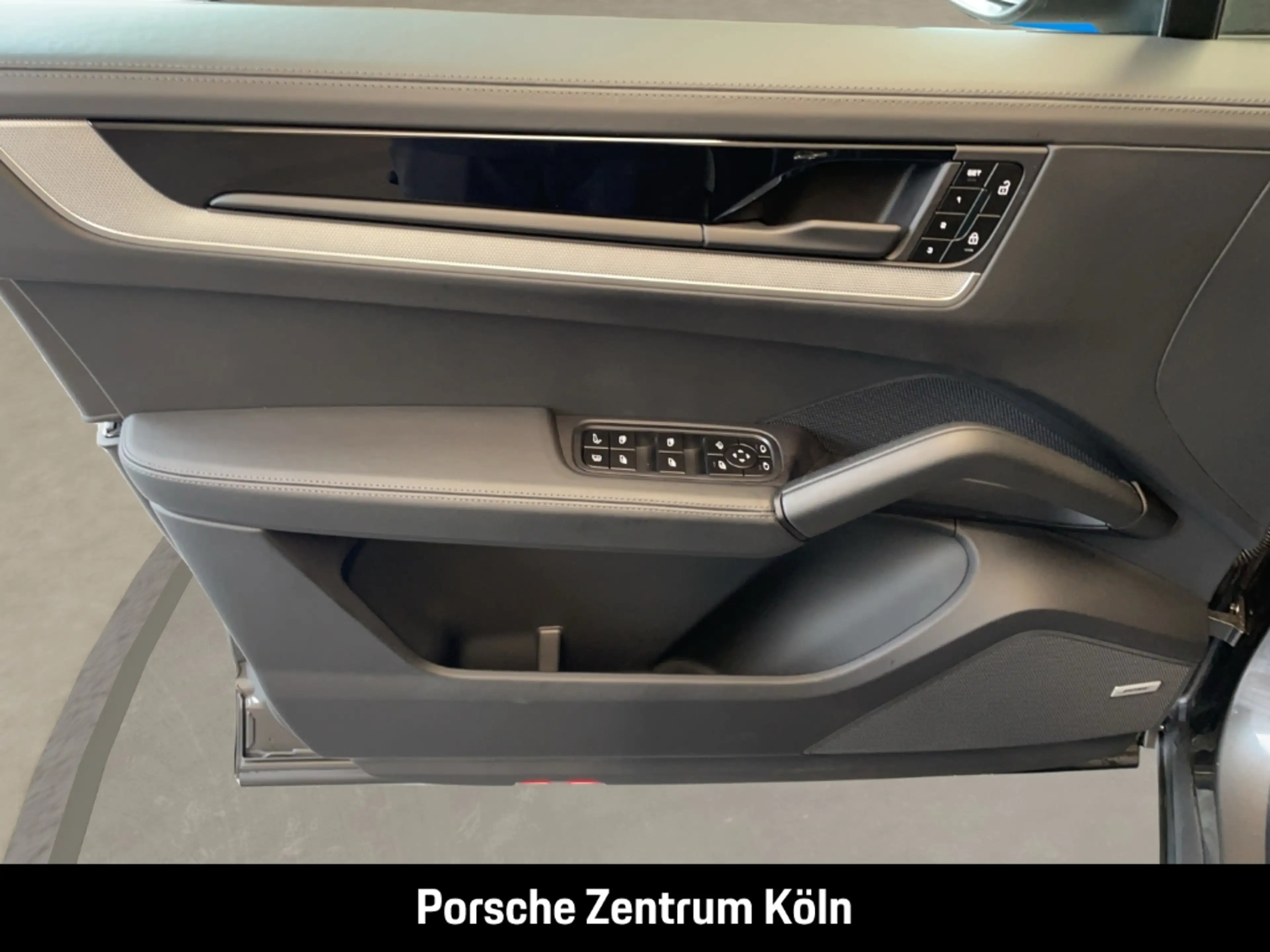 Porsche Cayenne E-Hybrid Coupe InnoDrive HA-Lenkung BOSE — photo 19