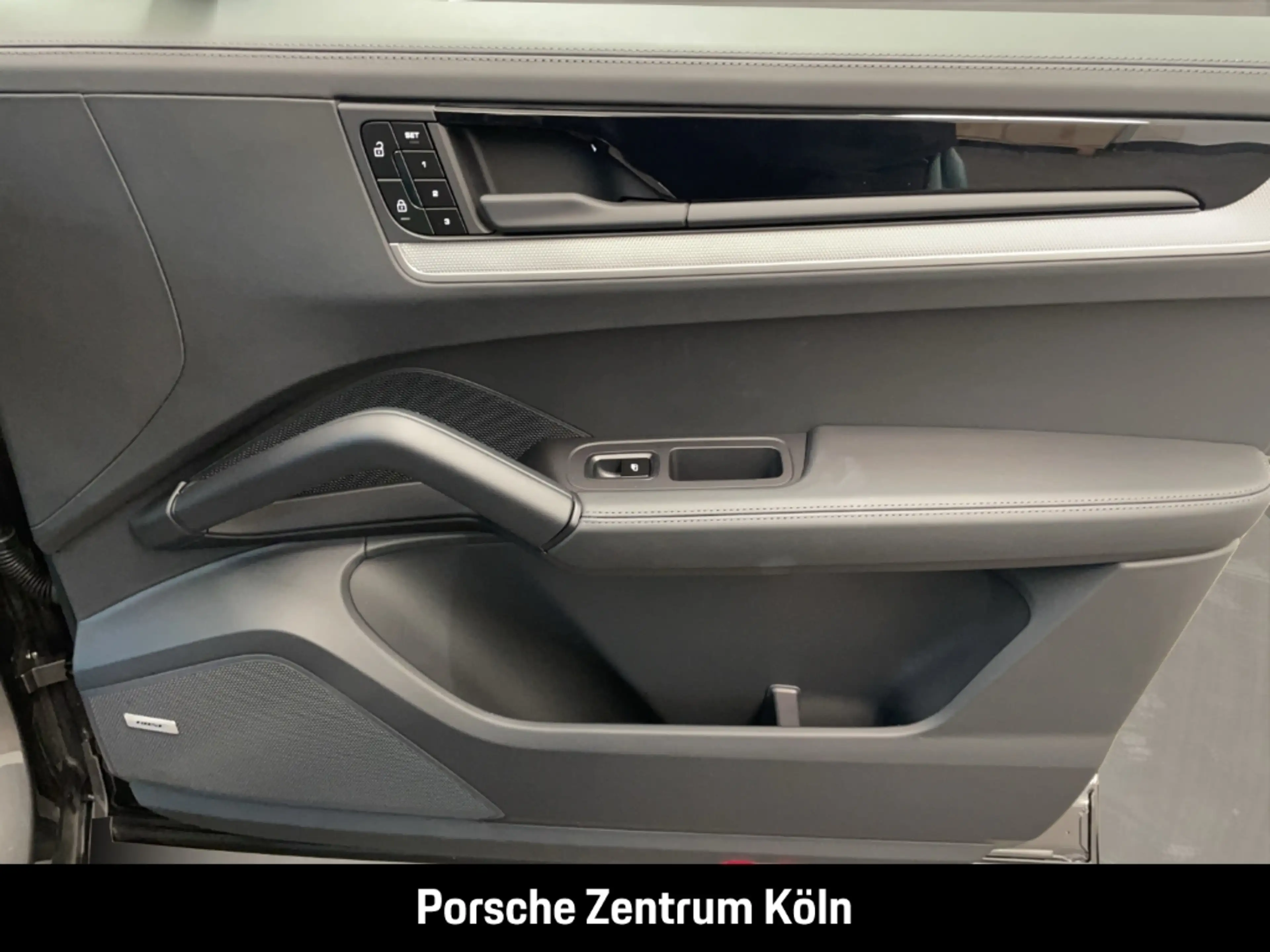 Porsche Cayenne E-Hybrid Coupe InnoDrive HA-Lenkung BOSE — photo 20