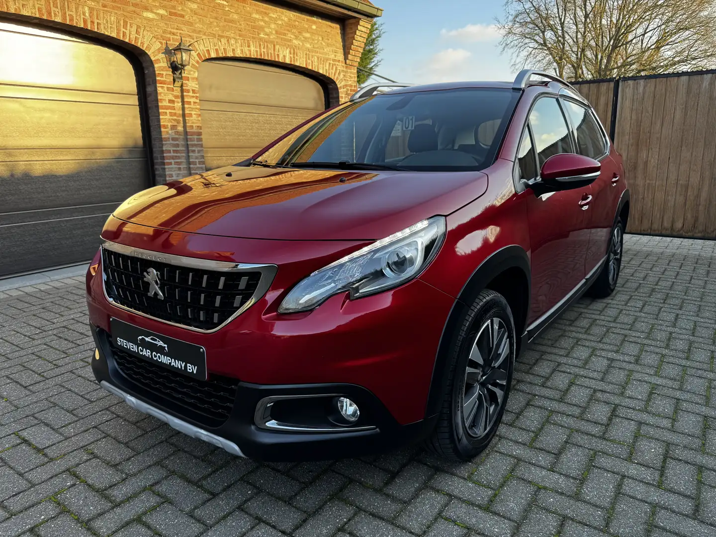 Peugeot 2008 | ALLURE | LEDER | NAVI | CARPLAY | PDC | AIRCO | Rot - 2