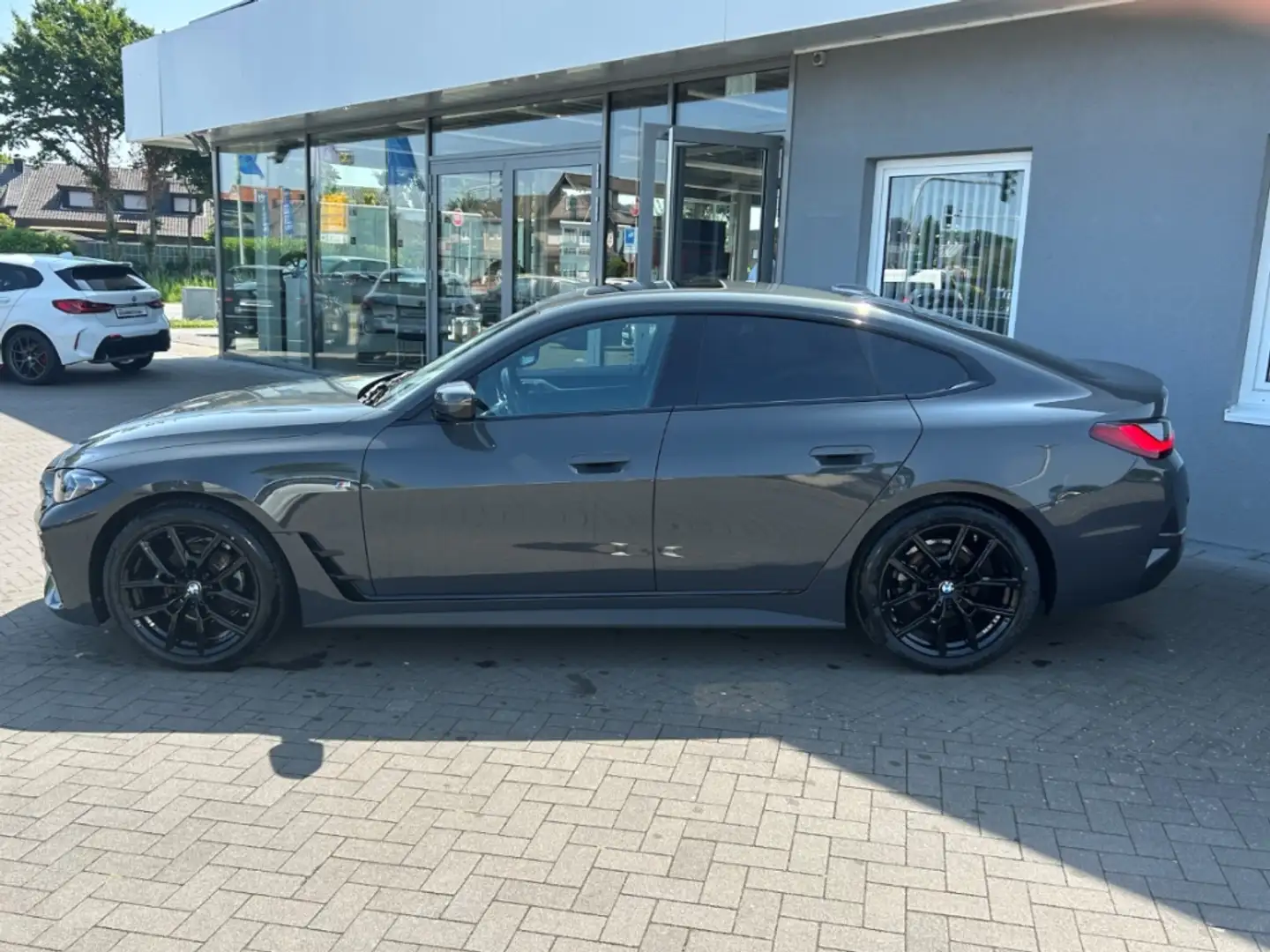 BMW 420 d Gran Coupe M Sport Laser Driv-Assis Glasdach Grau - 2