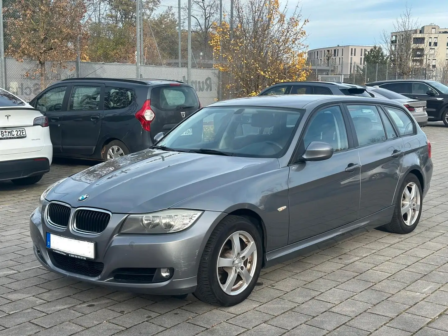 BMW 318 d Touring Edition Sport Grau - 1