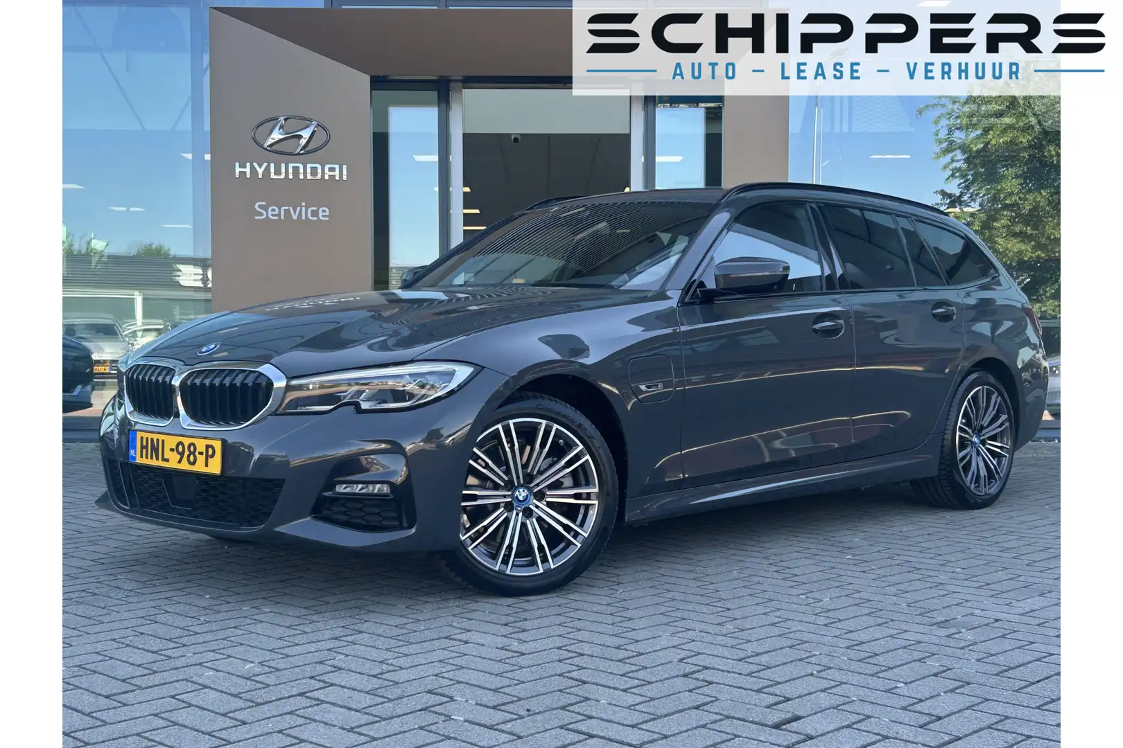 BMW 320 3-serie Touring 320e xDrive M-Sport | Plug-in Hybr Grijs - 1