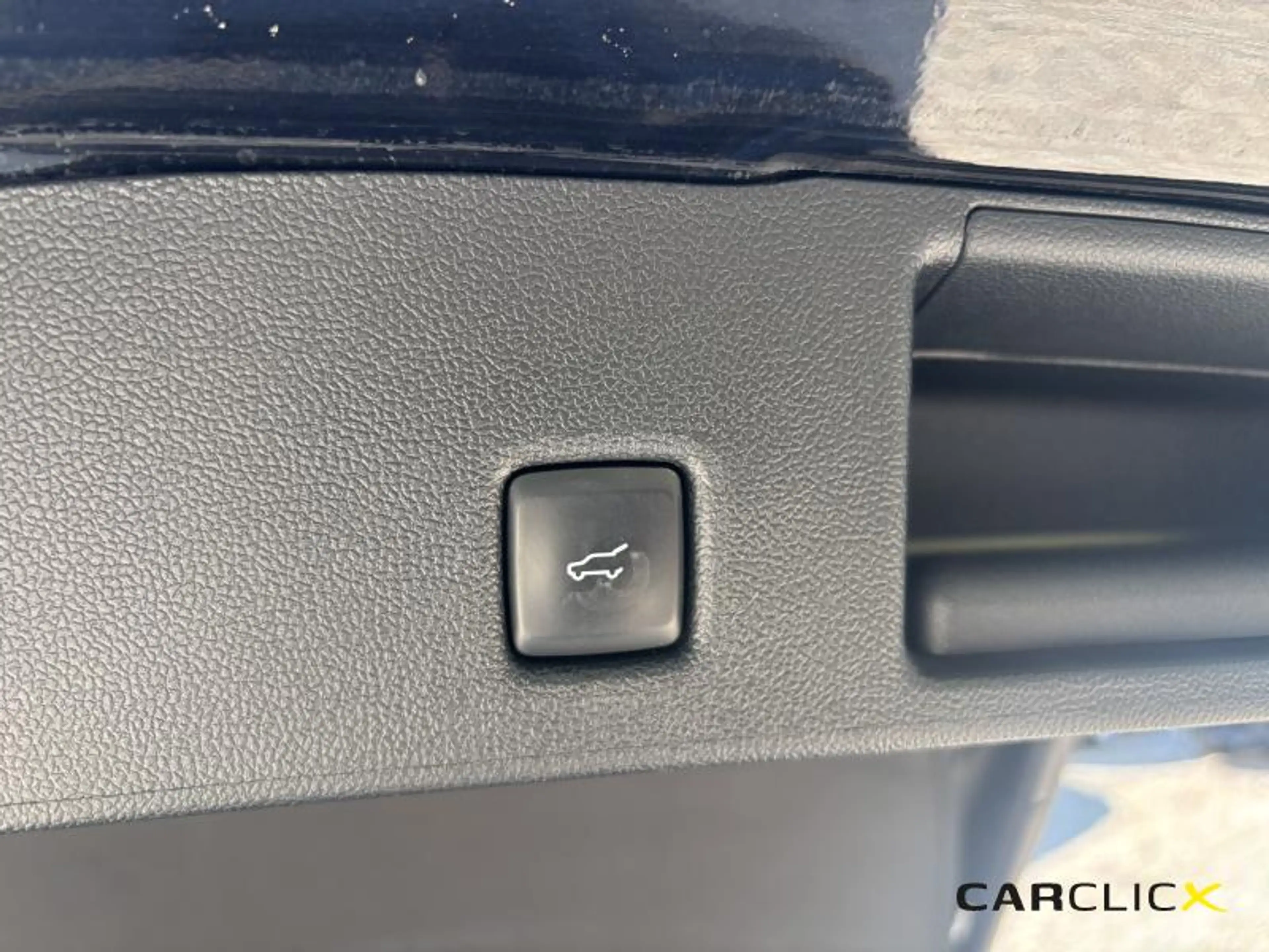 Ford Kuga ST-Line X — photo 12